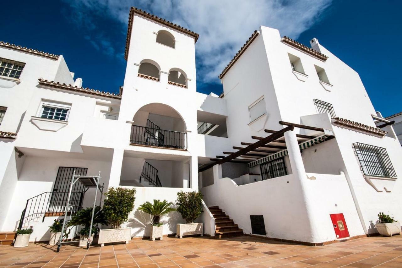 Puerto De La Duquesa Beach Apartment Castillo de Sabinillas Eksteriør billede