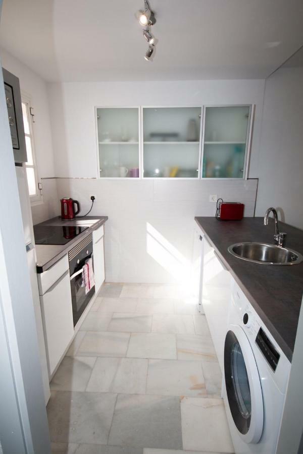 Puerto De La Duquesa Beach Apartment Castillo de Sabinillas Eksteriør billede